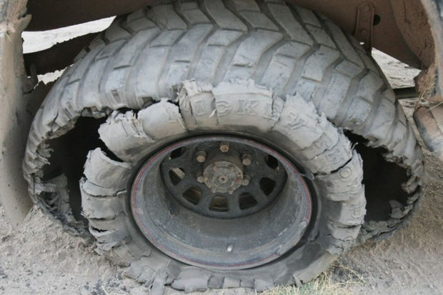 Ucarda kombaynın təkəri partlayıb: Bir nəfər ölüb